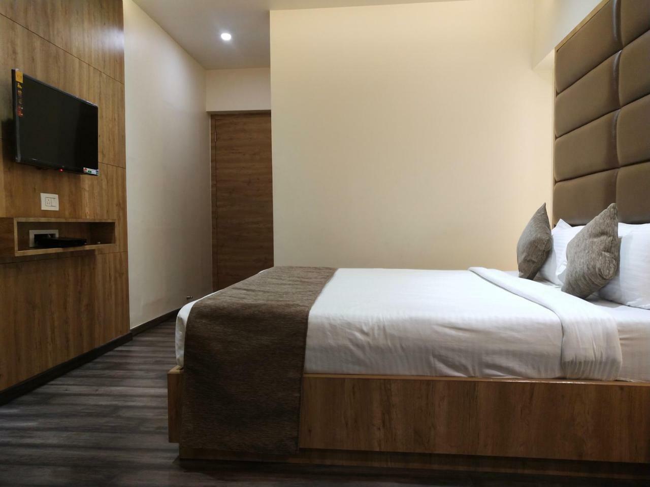 Hotel Heritage Dakshin Navi Mumbai Esterno foto